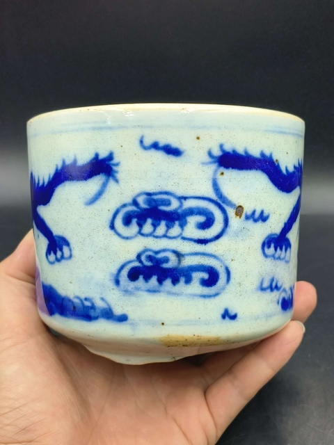 古玩陶瓷 青花二龍戲珠三足筒式香爐真品鑒賞圖