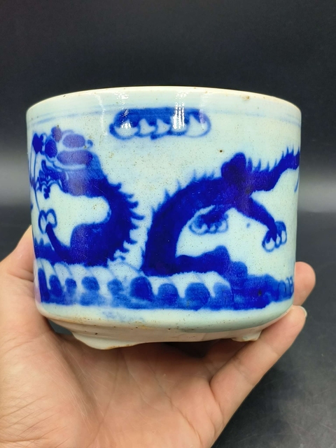 古玩陶瓷 青花二龍戲珠三足筒式香爐真品鑒賞圖