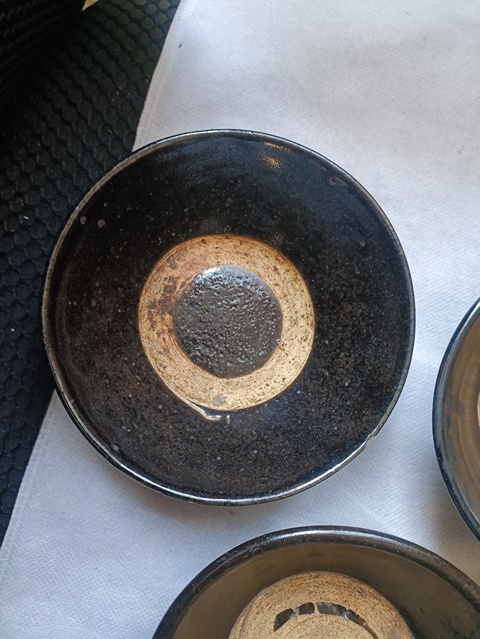 古玩陶瓷澀圈圈足疊燒工藝黑釉碗真品鑒賞圖