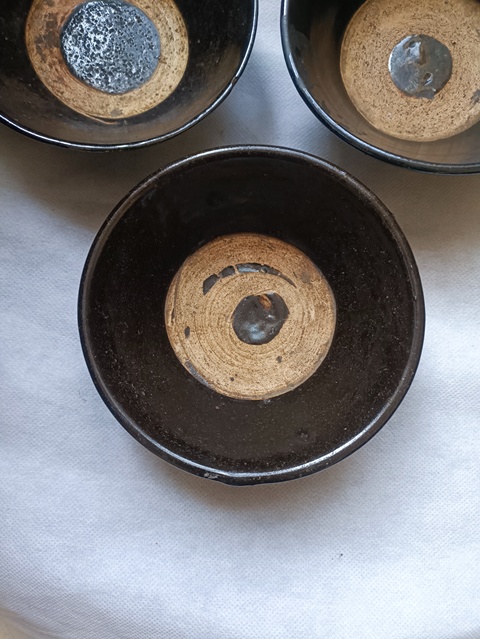 古玩陶瓷澀圈圈足疊燒工藝黑釉碗真品鑒賞圖