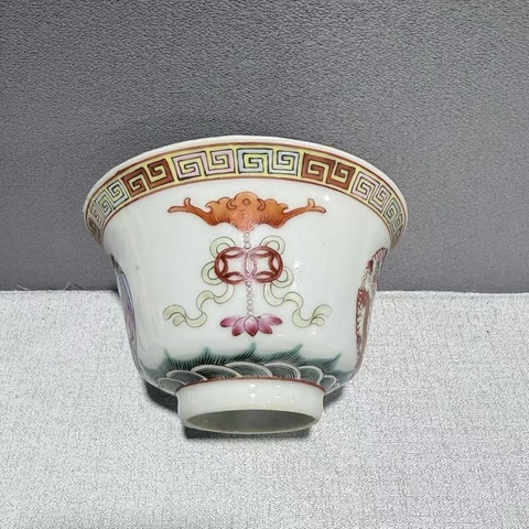 古玩陶瓷晚清粉彩團鳳紋蓋碗真品鑒賞圖