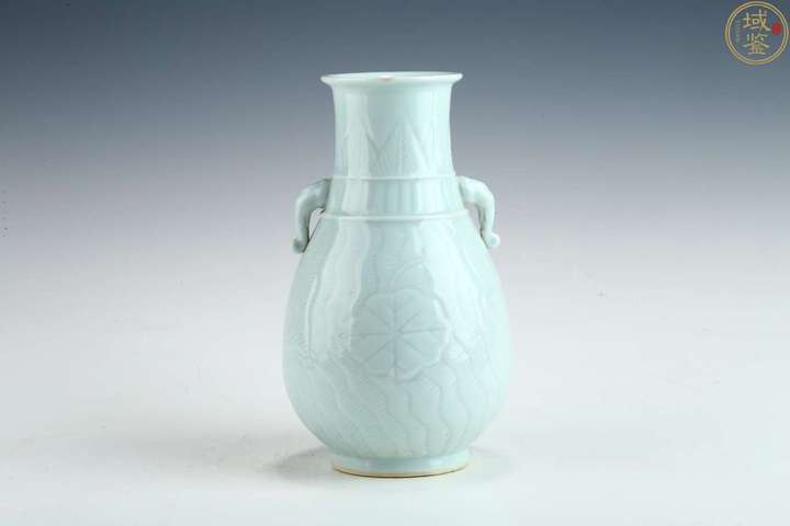 古玩陶瓷清末民初·天青釉刻蓮池紋象耳尊拍賣，當(dāng)前價格6999元