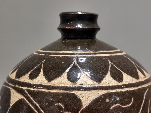 古玩陶瓷磁州窯剔刻花嘟嚕瓶真品鑒賞圖