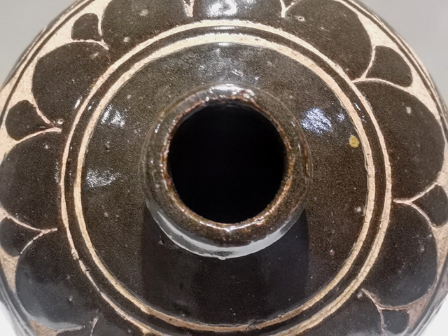 古玩陶瓷磁州窯剔刻花嘟嚕瓶真品鑒賞圖