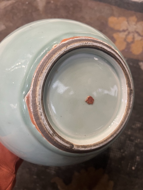 古玩陶瓷豆青釉青花堆白吉語紋罐真品鑒賞圖