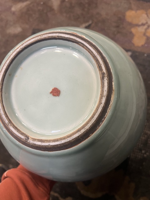 古玩陶瓷豆青釉青花堆白吉語紋罐真品鑒賞圖