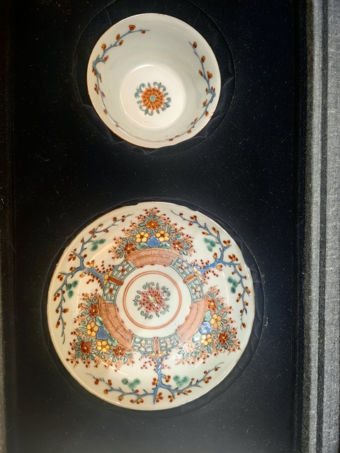 古玩陶瓷五彩花卉紋杯碟一套真品鑒賞圖