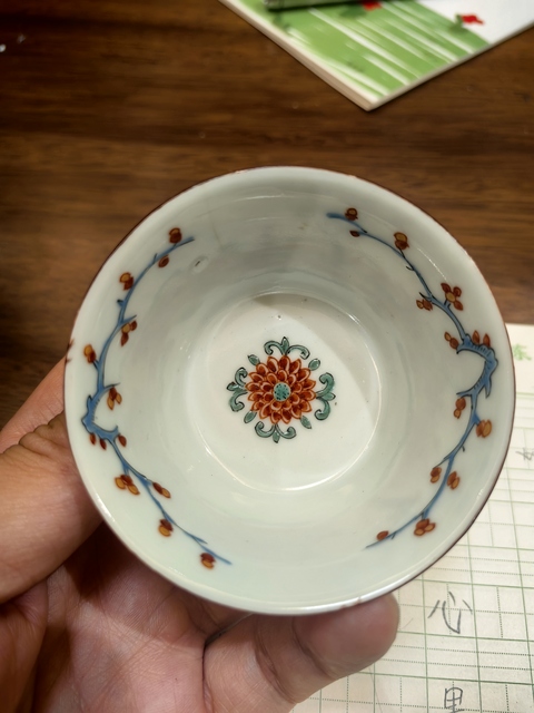 古玩陶瓷五彩花卉紋杯碟一套真品鑒賞圖