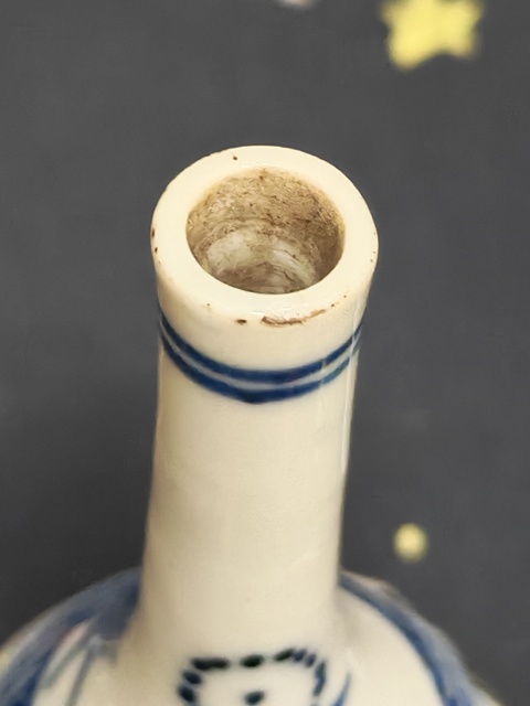 古玩陶瓷青花洞石菊花紋膽瓶真品鑒賞圖