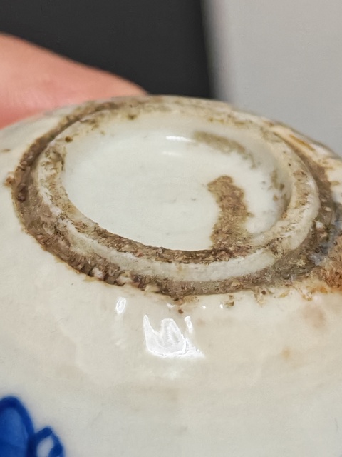 古玩陶瓷青花洞石菊花紋膽瓶真品鑒賞圖