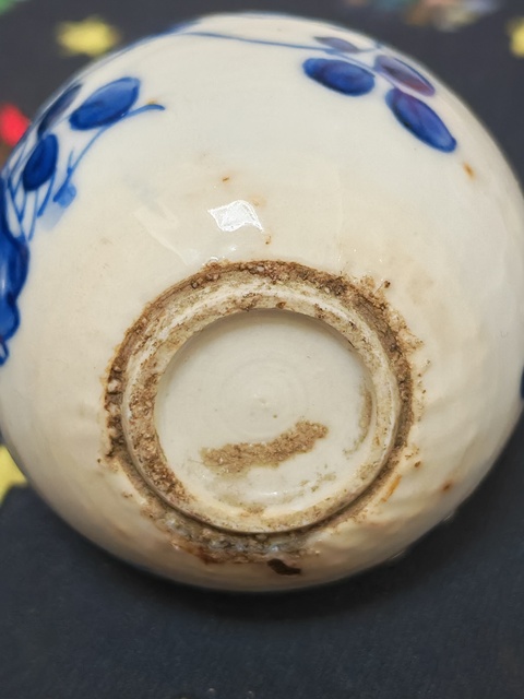 古玩陶瓷青花洞石菊花紋膽瓶真品鑒賞圖