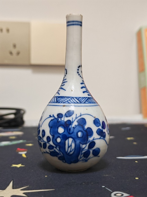 古玩陶瓷青花洞石菊花紋膽瓶真品鑒賞圖