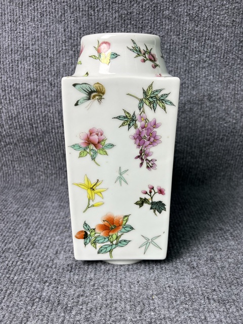 古玩陶瓷粉彩花卉紋琮式瓶真品鑒賞圖