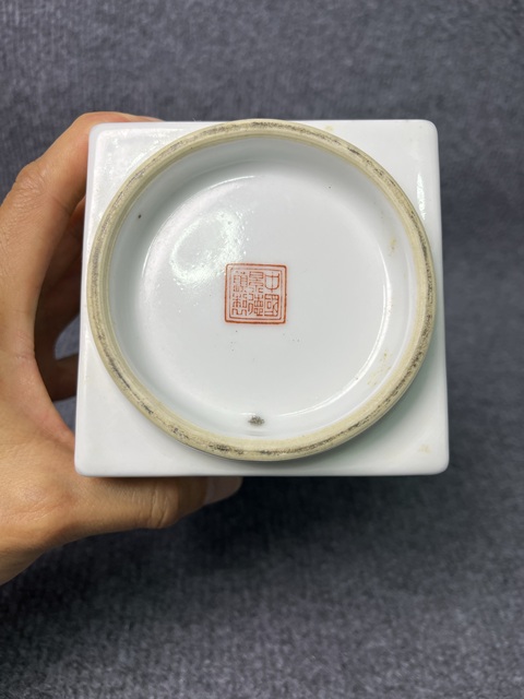 古玩陶瓷粉彩花卉紋琮式瓶真品鑒賞圖