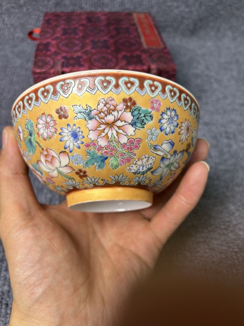古玩陶瓷蛋殼瓷薄胎花卉紋碗真品鑒賞圖