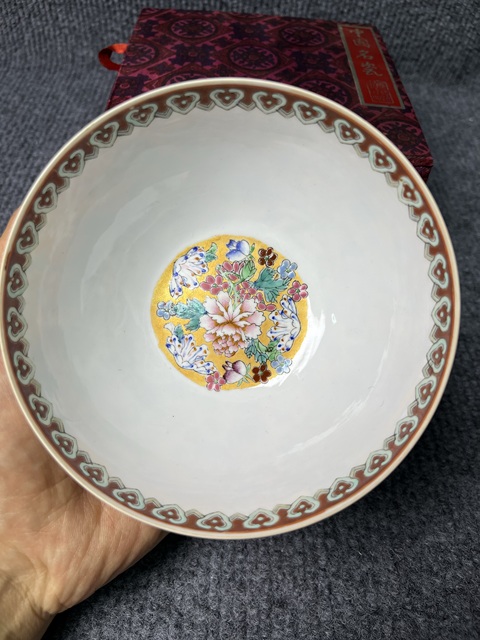 古玩陶瓷蛋殼瓷薄胎花卉紋碗真品鑒賞圖