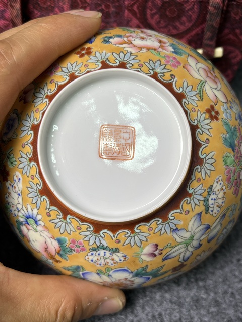 古玩陶瓷蛋殼瓷薄胎花卉紋碗真品鑒賞圖