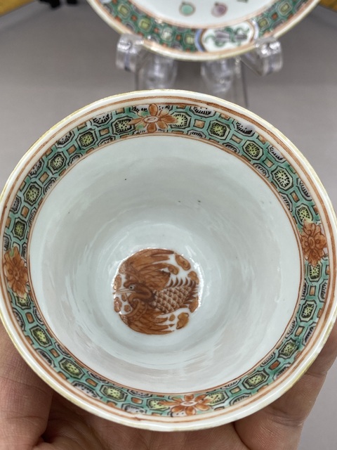 古玩陶瓷五彩人物故事紋杯碟真品鑒賞圖