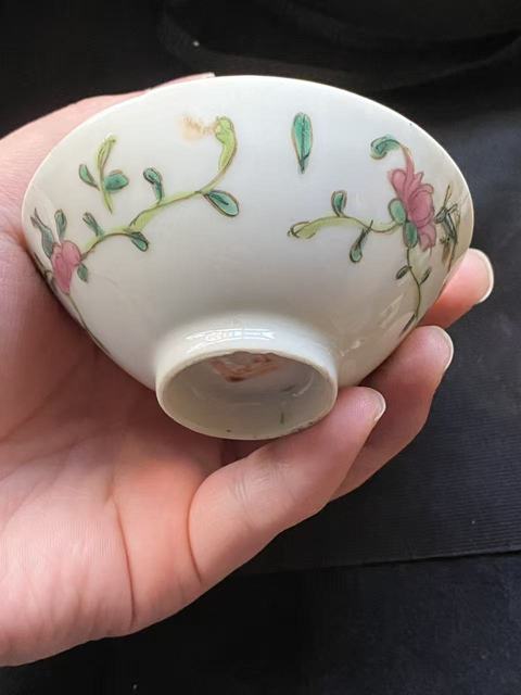 古玩陶瓷花卉紋粉彩蓋碗真品鑒賞圖