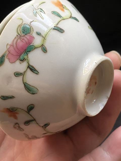 古玩陶瓷花卉紋粉彩蓋碗真品鑒賞圖
