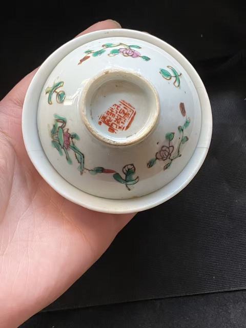古玩陶瓷花卉紋粉彩蓋碗真品鑒賞圖