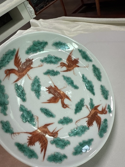 古玩陶瓷粉彩云鶴紋高足盤真品鑒賞圖