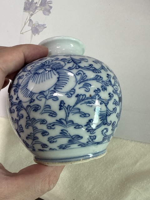 古玩陶瓷青花淡描花卉紋喜字罐真品鑒賞圖