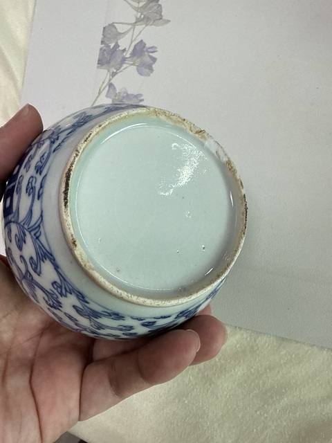 古玩陶瓷青花淡描花卉紋喜字罐真品鑒賞圖