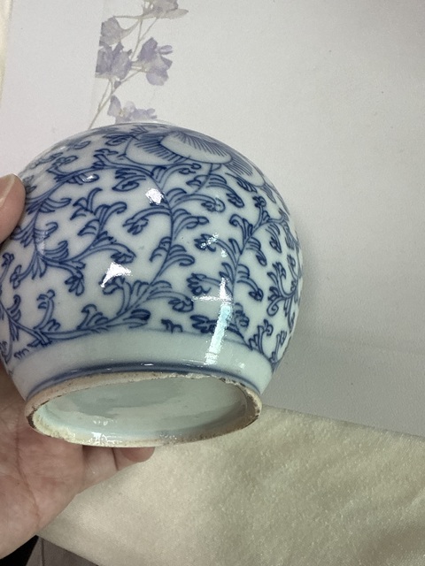 古玩陶瓷青花淡描花卉紋喜字罐真品鑒賞圖