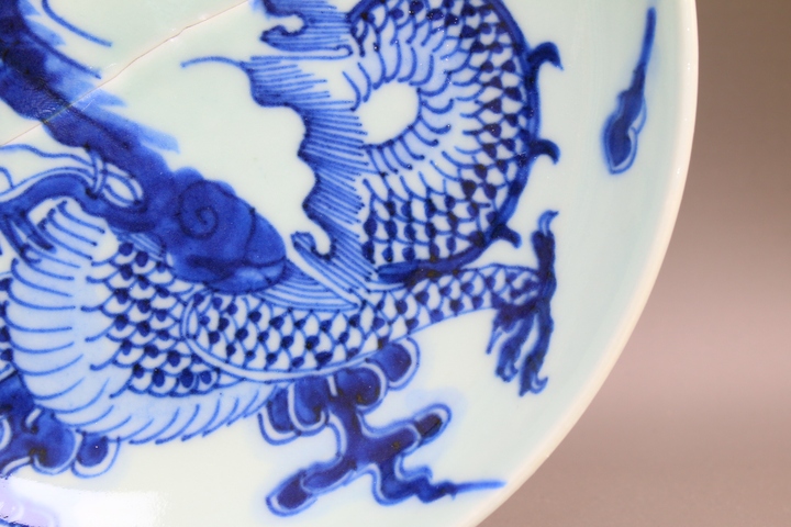 古玩陶瓷清雍正·青花過墻龍紋盤真品鑒賞圖