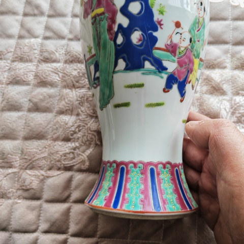 古玩陶瓷粉彩仕女嬰戲圖雞腿瓶真品鑒賞圖