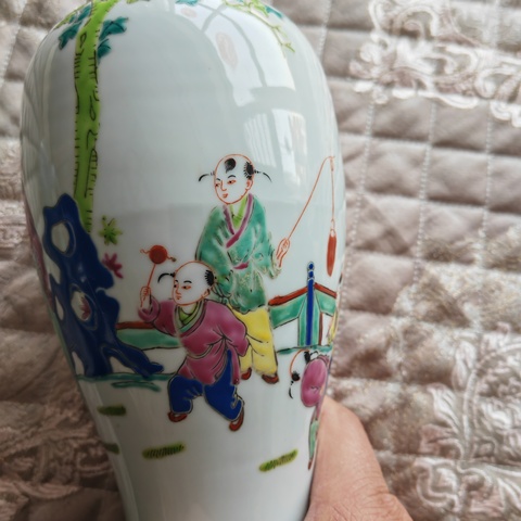 古玩陶瓷粉彩仕女嬰戲圖雞腿瓶真品鑒賞圖