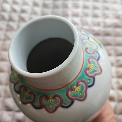 古玩陶瓷粉彩仕女嬰戲圖雞腿瓶真品鑒賞圖