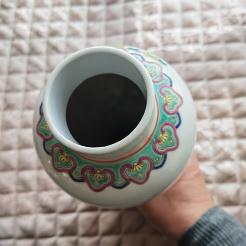 古玩陶瓷粉彩仕女嬰戲圖雞腿瓶真品鑒賞圖