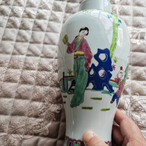 古玩陶瓷粉彩仕女嬰戲圖雞腿瓶真品鑒賞圖
