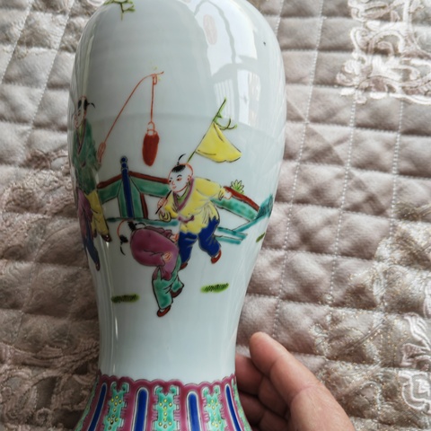 古玩陶瓷粉彩仕女嬰戲圖雞腿瓶真品鑒賞圖