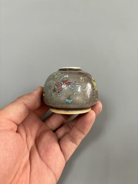 古玩陶瓷豇豆紅釉加粉彩博古花卉水盂真品鑒賞圖