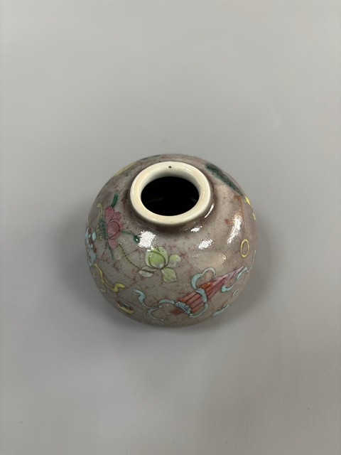 古玩陶瓷豇豆紅釉加粉彩博古花卉水盂真品鑒賞圖