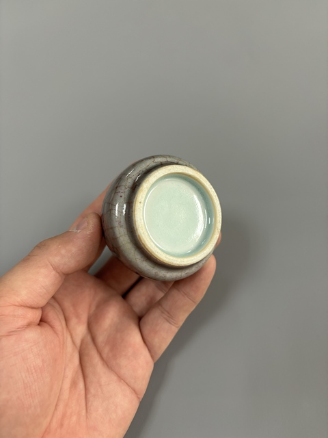 古玩陶瓷豇豆紅釉加粉彩博古花卉水盂真品鑒賞圖