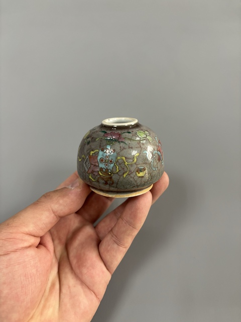 古玩陶瓷豇豆紅釉加粉彩博古花卉水盂真品鑒賞圖