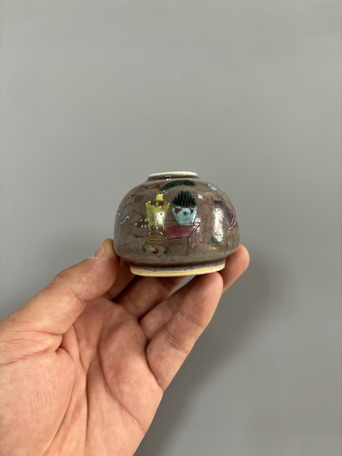 古玩陶瓷豇豆紅釉加粉彩博古花卉水盂真品鑒賞圖