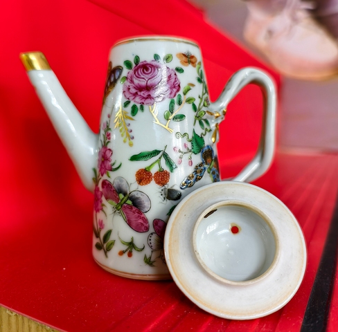 古玩陶瓷清晚期 廣彩花卉紋執(zhí)壺真品鑒賞圖