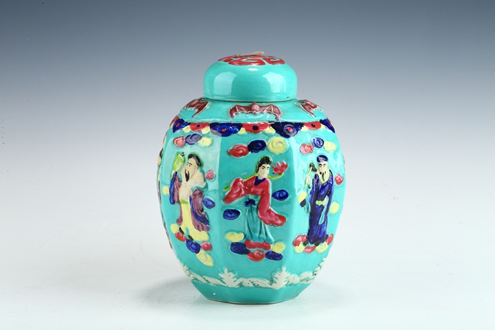 古玩陶瓷民國·松石綠地粉彩堆塑八仙人物紋蓋罐真品鑒賞圖