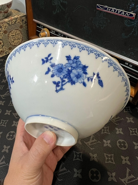 古玩陶瓷花卉紋青花碗真品鑒賞圖