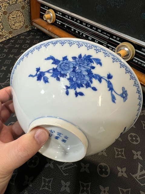 古玩陶瓷花卉紋青花碗真品鑒賞圖