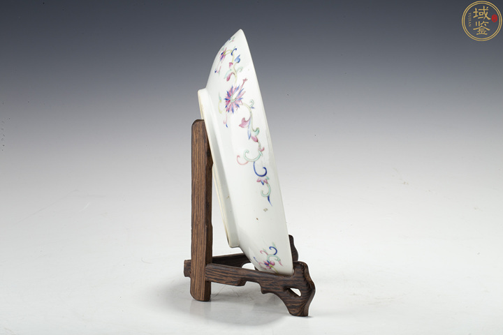 古玩陶瓷夔鳳紋粉彩盤真品鑒賞圖