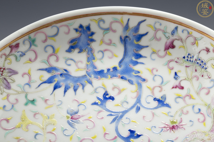 古玩陶瓷夔鳳紋粉彩盤真品鑒賞圖
