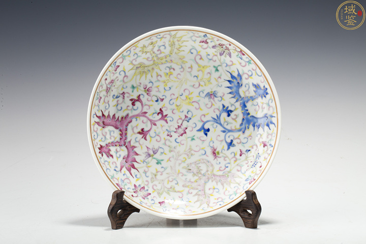 古玩陶瓷夔鳳紋粉彩盤真品鑒賞圖