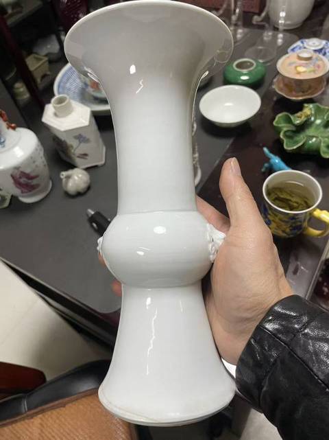 古玩陶瓷白釉花觚真品鑒賞圖