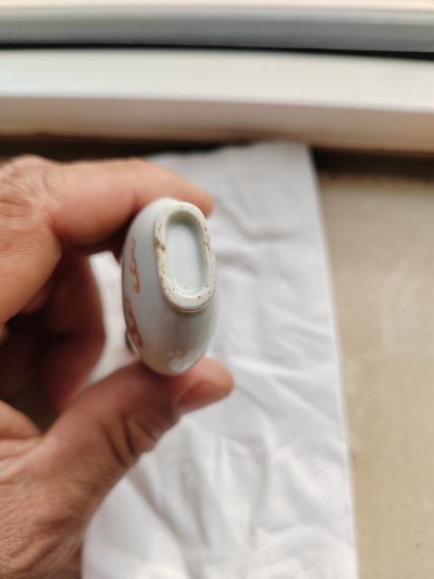 古玩陶瓷清末民初礬紅三世同堂鼻煙壺真品鑒賞圖